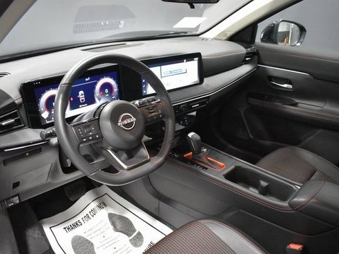Certified 2025 Nissan Kicks SR image 4
