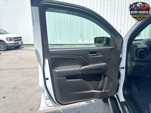 Used 2023 Chevrolet Colorado Trail Boss w/ Technology Package AWD/4WD image 10