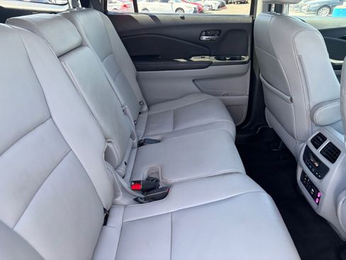 Certified 2018 Honda Pilot Touring image 17