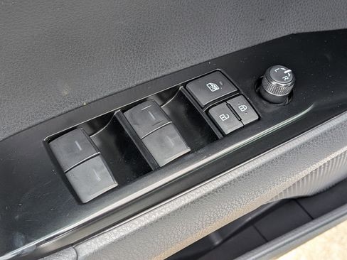 Used 2025 Toyota Camry SE w/ Convenience Package image 13