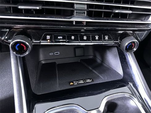 Used 2024 Chevrolet Traverse RS image 16