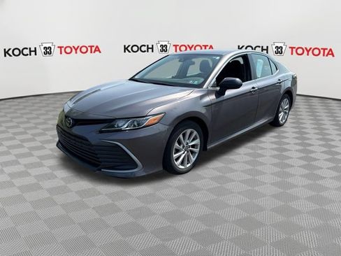 Used 2022 Toyota Camry LE FWD image 3