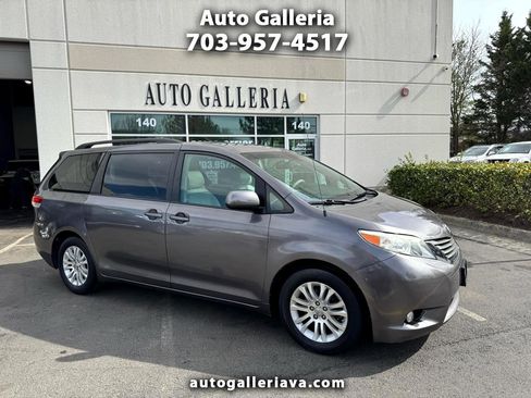 Used 2011 Toyota Sienna Limited image 1