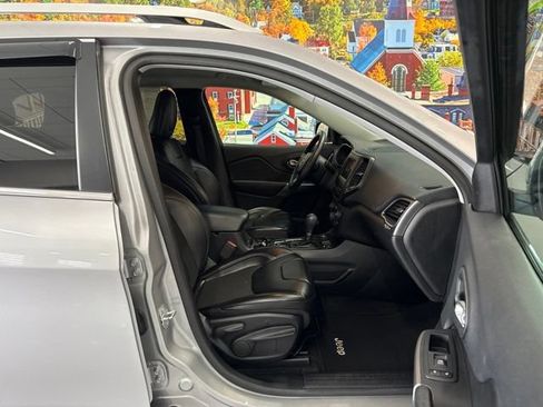 Used 2019 Jeep Cherokee Latitude Plus AWD/4WD image 52