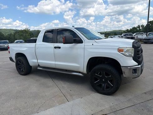 Used 2017 Toyota Tundra SR5 w/ SR5 Upgrade Package AWD/4WD image 12