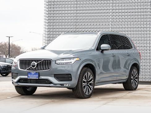 Used 2022 Volvo XC90 T5 Momentum w/ Climate Package image 7