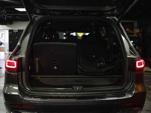 Used 2022 Mercedes-Benz GLB 250 w/ Premium Package Lite image 7