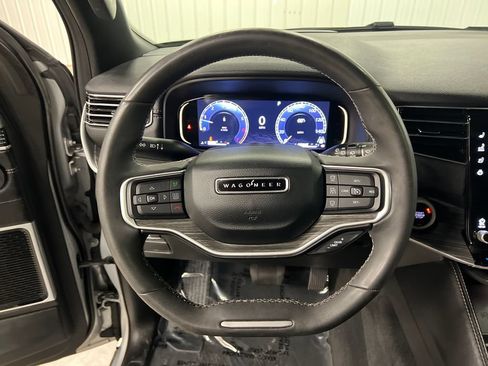 Used 2023 Jeep Wagoneer L Series III w/ Premium Group I AWD/4WD image 21