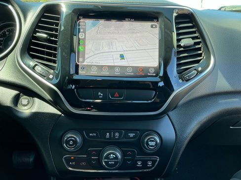 Used 2019 Jeep Cherokee Limited image 28