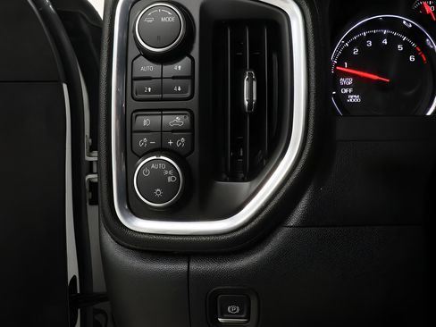 Used 2021 Chevrolet Silverado 1500 LT Trail Boss w/ Convenience Package II AWD/4WD image 19