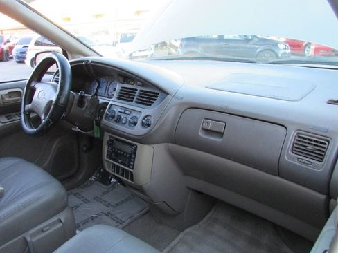 Used 2001 Toyota Sienna LE image 25