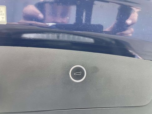 Used 2018 Tesla Model X 75D image 39