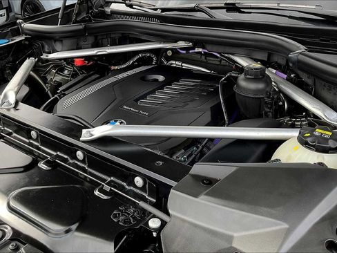 Used 2022 BMW X5 xDrive40i w/ M Sport Package image 34