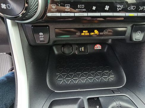 Certified 2025 Toyota RAV4 XLE AWD/4WD image 19