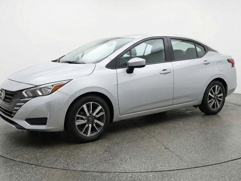 Used 2025 Nissan Versa SV FWD image 3