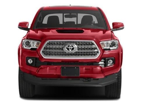 Used 2017 Toyota Tacoma SR5 w/ Tow Package AWD/4WD image 4