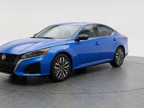 Used 2025 Nissan Altima 2.5 SV image 3