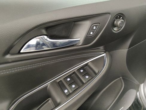 Used 2017 Chevrolet Cruze Premier FWD image 27