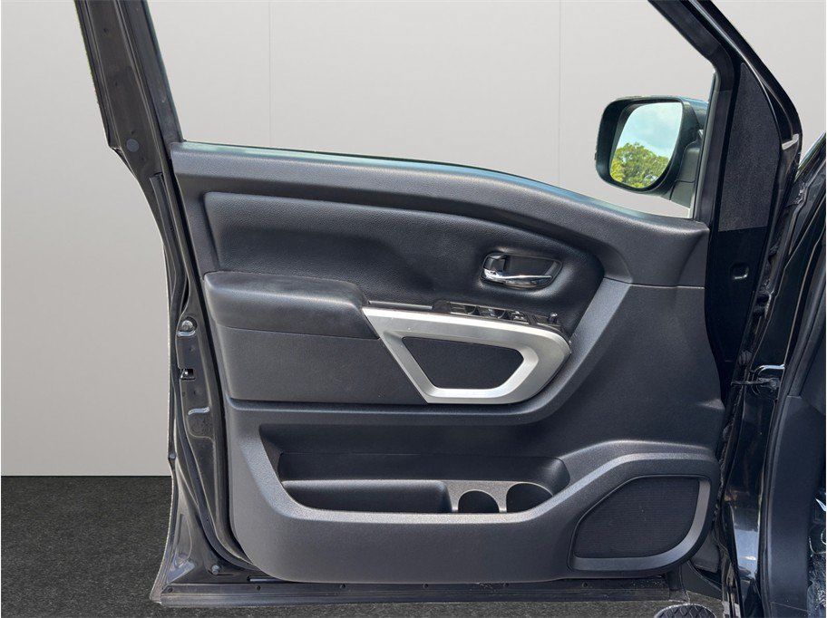 Used 2019 Nissan Titan SV RWD image 16