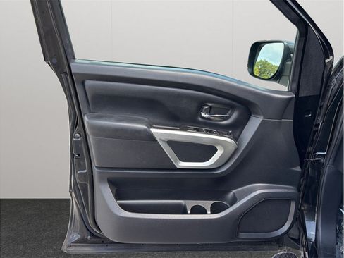 Used 2019 Nissan Titan SV RWD image 16