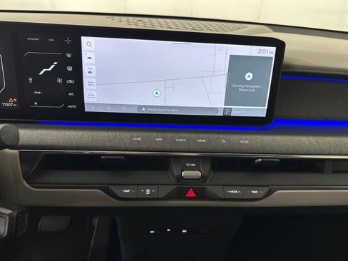 Used 2024 Kia EV9 Land image 24