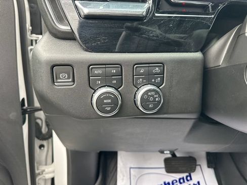 Used 2023 GMC Sierra 1500 SLT w/ SLT Premium Plus Package AWD/4WD image 9