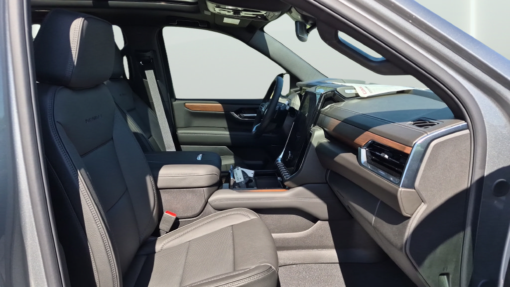New 2026 GMC Yukon Denali w/ Sun & Power Step Package AWD/4WD image 31
