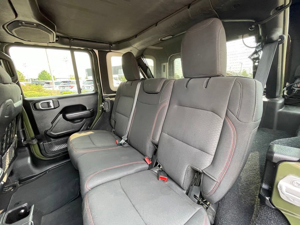 Used 2022 Jeep Wrangler Unlimited Rubicon w/ Cold Weather Group AWD/4WD image 25