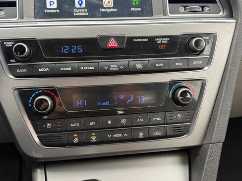 Used 2015 Hyundai Sonata Limited w/ Option Group 05 image 21