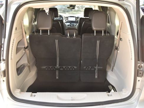 Used 2024 Chrysler Pacifica Touring-L FWD image 36