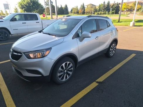 Used 2021 Buick Encore Preferred AWD/4WD image 2