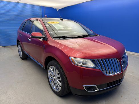 Used 2012 Lincoln MKX FWD image 2