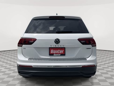 Used 2024 Volkswagen Tiguan SE w/ Panoramic Sunroof Package AWD/4WD image 9