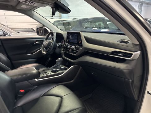 Used 2023 Toyota Highlander XLE image 26