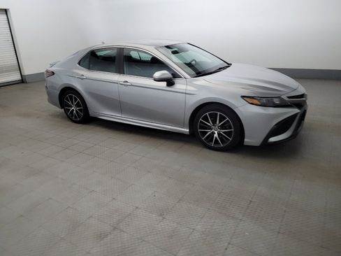 Used 2021 Toyota Camry SE FWD image 11