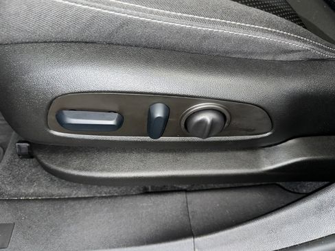 Used 2022 GMC Terrain SLE w/ Driver Convenience Package image 3