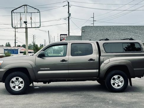 Used 2014 Toyota Tacoma 4x4 Double Cab w/ SR5 Package image 7