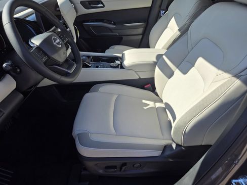 New 2026 Nissan Pathfinder SL AWD/4WD image 11