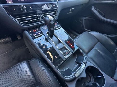 Certified 2023 Porsche Macan AWD/4WD image 29