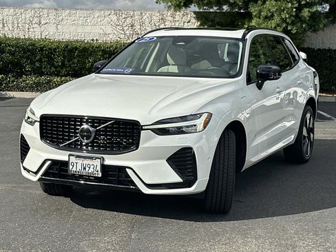 Certified 2025 Volvo XC60 T8 Plus w/ Protection Package Premier image 8