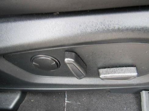 Used 2023 Ford Explorer XLT w/ Equipment Group 202A image 28