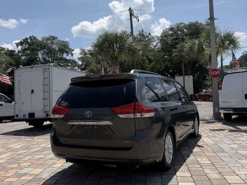 Used 2014 Toyota Sienna Limited w/ Limited Premium Package FWD image 6