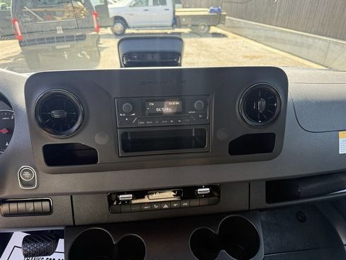 Used 2025 Mercedes-Benz Sprinter 2500 image 24