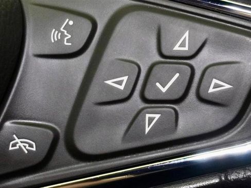 Used 2018 Chevrolet Cruze LT w/ Convenience Package image 32