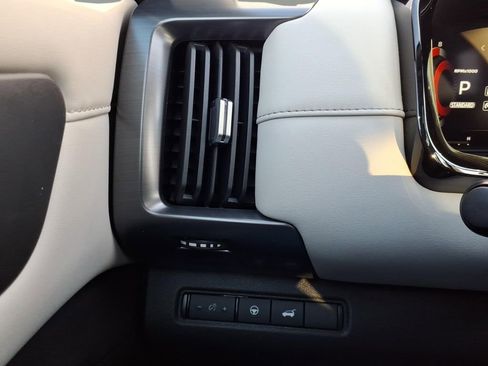 New 2026 Nissan Pathfinder SL w/ SL Premium Package FWD image 10