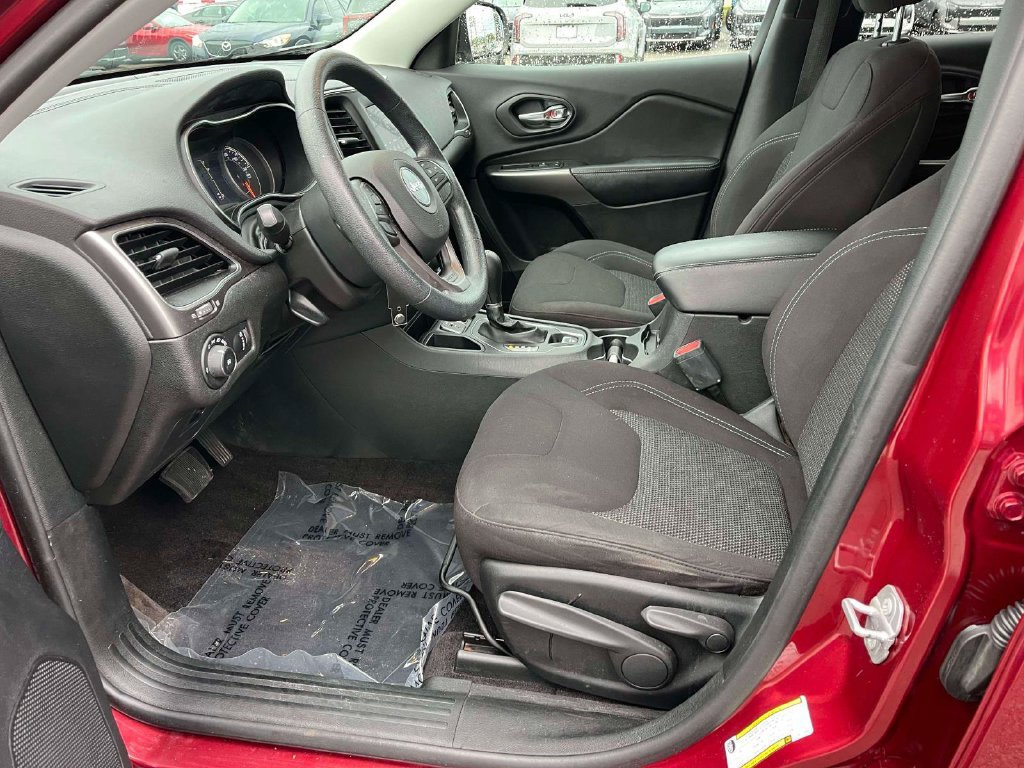 Used 2019 Jeep Cherokee Latitude w/ Popular Appearance Group FWD image 15