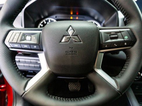 New 2025 Mitsubishi Outlander SE image 8