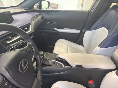 Used 2022 Lexus UX 250h w/ Luxury Package image 12