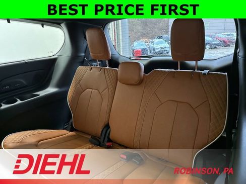 New 2026 Chrysler Pacifica Pinnacle image 22