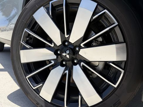 Used 2025 Mitsubishi Outlander SE FWD image 9